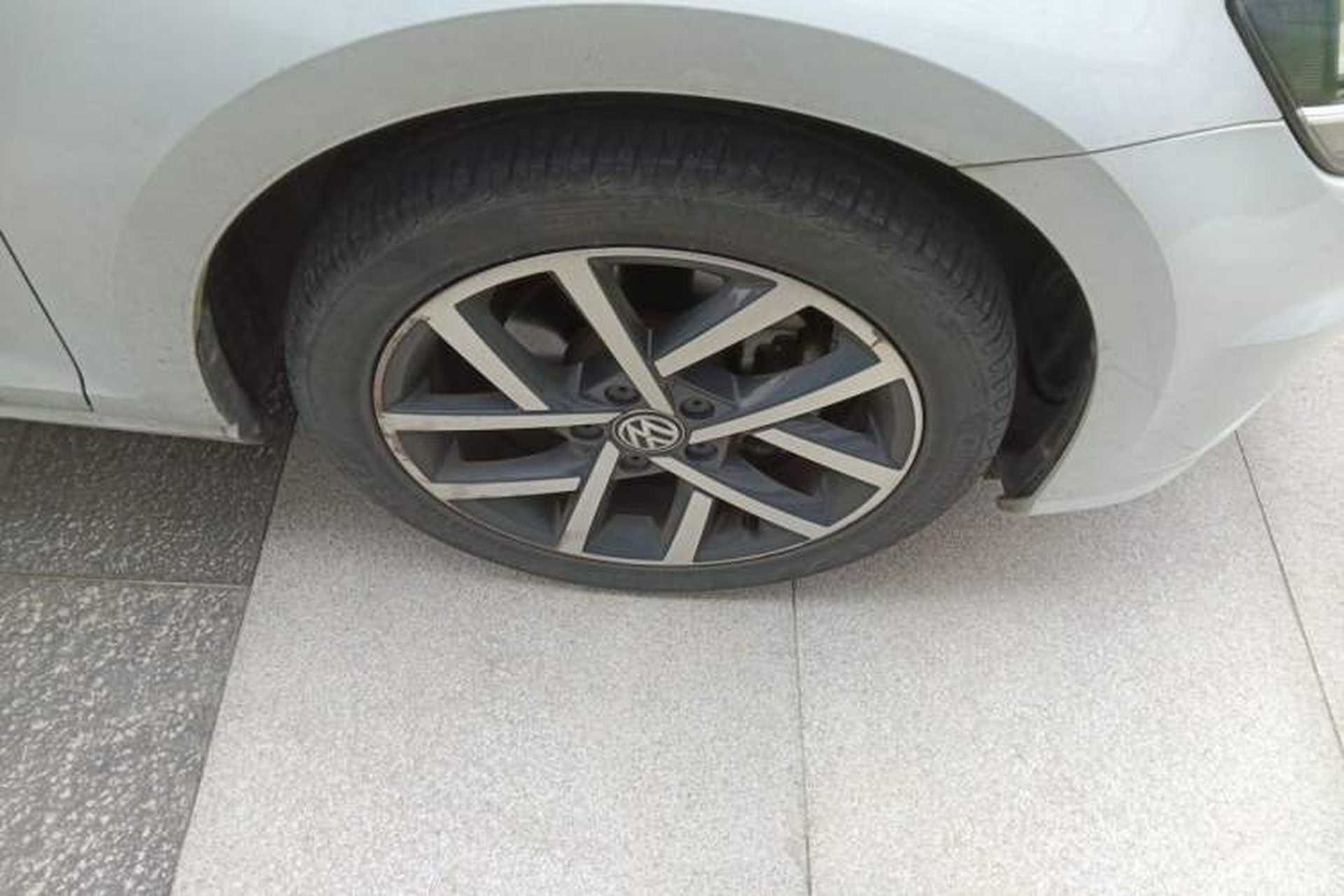 Used Volkswagen Golf 2020 Zhiai Edition 280TSI DSG Comfort Model Right Front Wheel Hub