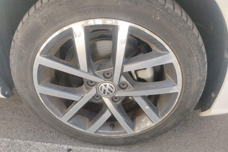 Used Volkswagen Golf 2020 Zhiai Edition 280TSI DSG Comfort Model Right Front Wheel Hub