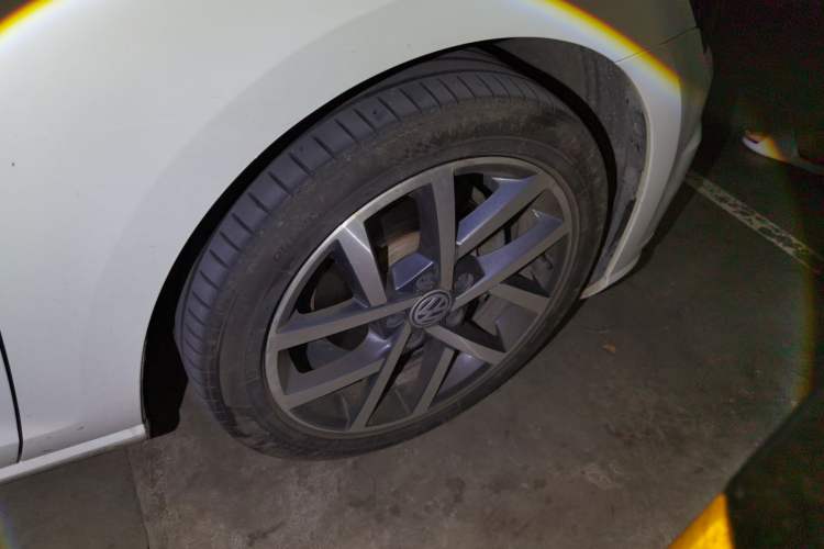 Used Volkswagen Golf 2020 Zhiai Edition 280TSI DSG Luxury Model Right Front Wheel Hub