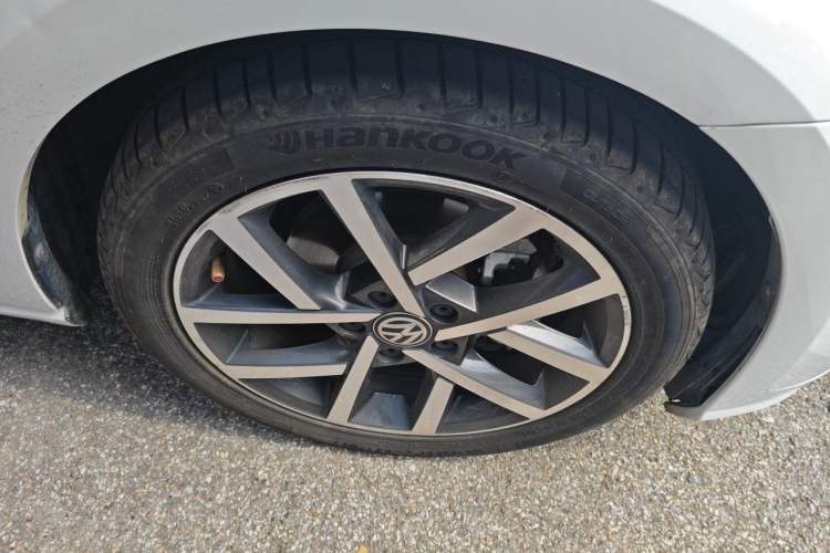 Used Volkswagen Golf 2020 Zhiai Edition 280TSI DSG Comfort Model Right Front Wheel Hub