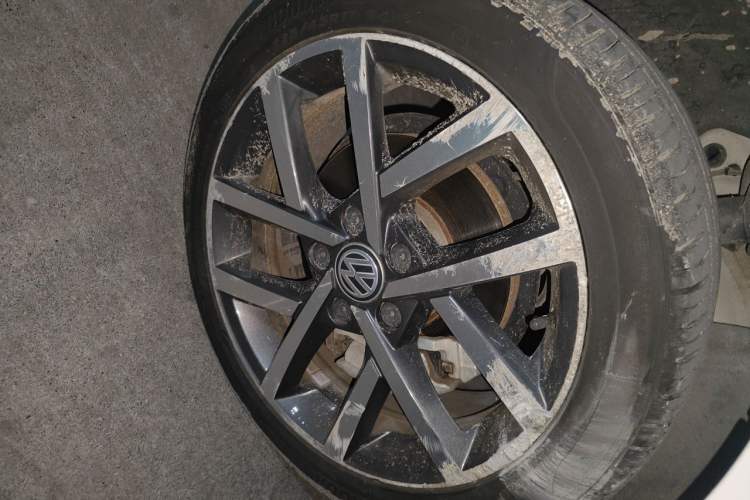 Used Volkswagen Golf 2020 Zhiai Edition 200TSI DSG Comfortable & Ambitious Version Right Front Wheel Hub