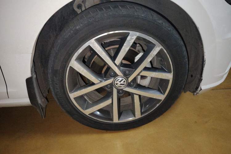 Used Volkswagen Golf 2020 280TSI DSG Comfort Version Right Front Wheel Hub