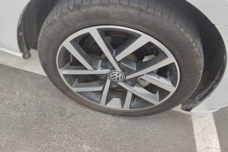 Used Volkswagen Golf 2020 Zhiai Edition 280TSI DSG Comfort Model Right Front Wheel Hub