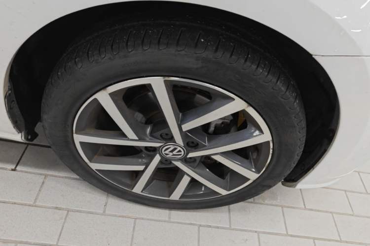 Used Volkswagen Golf 2020 280TSI DSG Comfort Version Right Front Wheel Hub