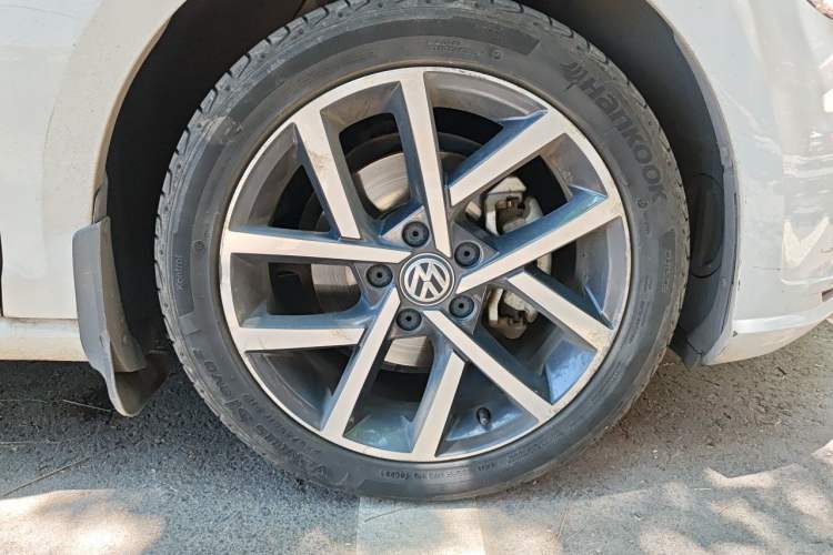 Used Volkswagen Golf 2020 280TSI DSG Comfort Version Right Front Wheel Hub