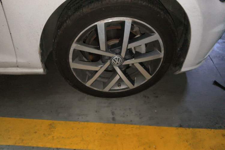 Used Volkswagen Golf 2020 280TSI DSG Comfort Version Right Front Wheel Hub
