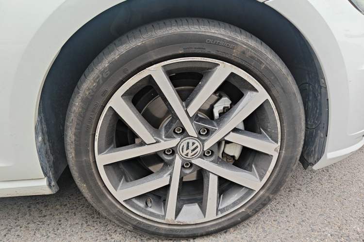 Used Volkswagen Golf 2020 280TSI DSG Comfort Version Right Front Wheel Hub