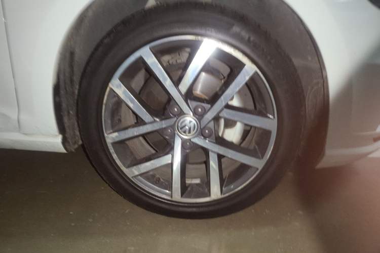 Used Volkswagen Golf 2020 280TSI DSG Comfort Version Right Front Wheel Hub