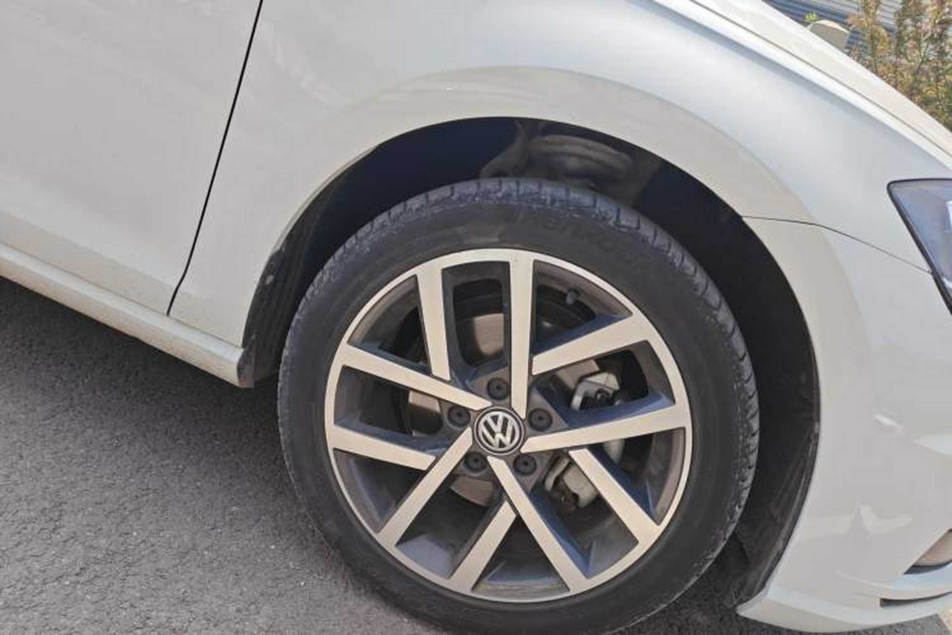 Used Volkswagen Golf 2020 Zhiai Edition 200TSI DSG Comfortable & Ambitious Version Right Front Wheel Hub