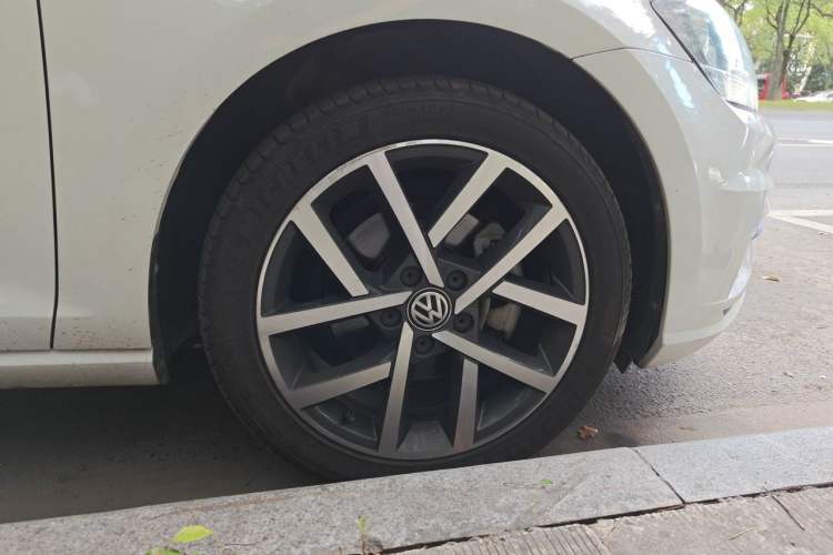 Used Volkswagen Golf 2020 280TSI DSG Luxury Edition Right Front Wheel Hub