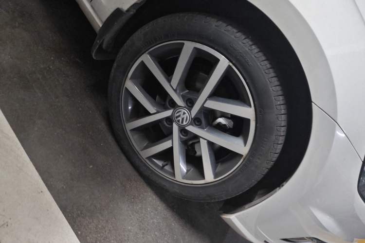 Used Volkswagen Golf 2020 280TSI DSG Comfort Version Right Front Wheel Hub