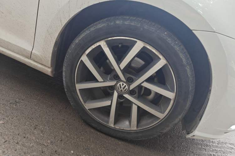 Used Volkswagen Golf 2020 Zhiai Edition 280TSI DSG Comfort Model Right Front Wheel Hub
