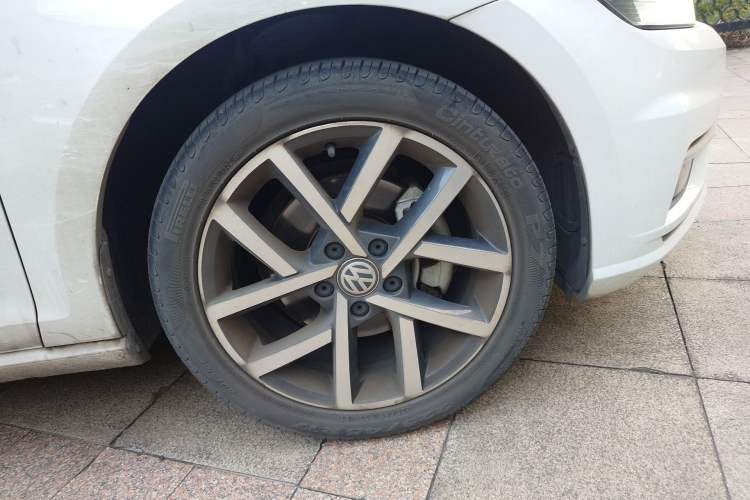Used Volkswagen Golf 2020 280TSI DSG Comfort Version Right Front Wheel Hub