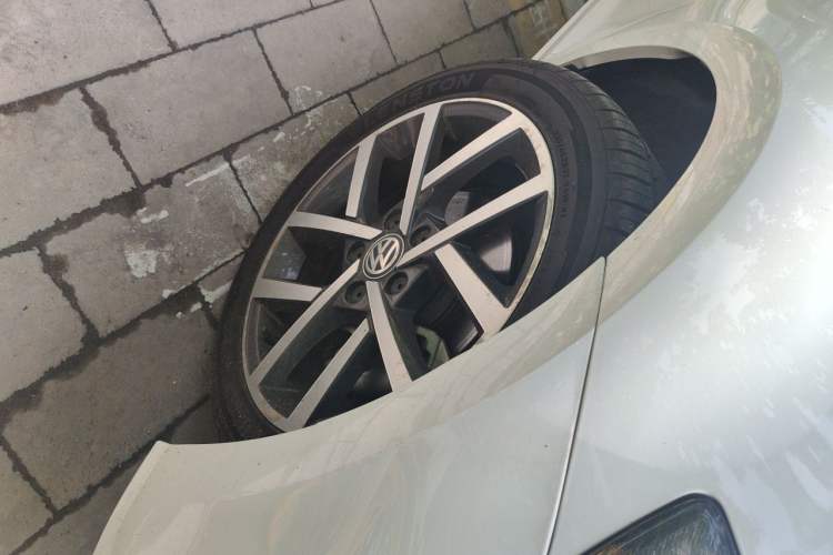 Used Volkswagen Golf 2020 200TSI DSG Comfortable and Ambitious Edition Right Front Wheel Hub