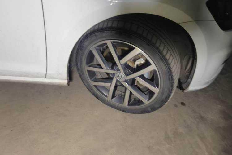 Used Volkswagen Golf 2020 280TSI DSG Comfort Version Right Front Wheel Hub