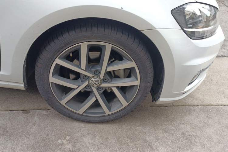 Used Volkswagen Golf 2020 200TSI DSG Comfortable and Ambitious Edition Right Front Wheel Hub
