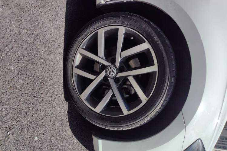 Used Volkswagen Golf 2020 280TSI DSG Comfort Version Right Front Wheel Hub