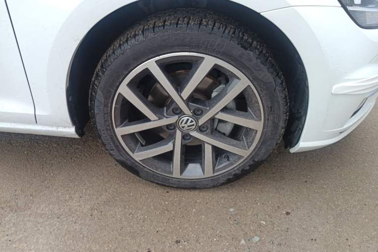 Used Volkswagen Golf 2020 Zhiai Edition 280TSI DSG Comfort Model Right Front Wheel Hub