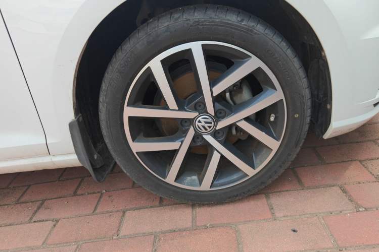 Used Volkswagen Golf 2020 Zhiai Edition 280TSI DSG Comfort Model Right Front Wheel Hub