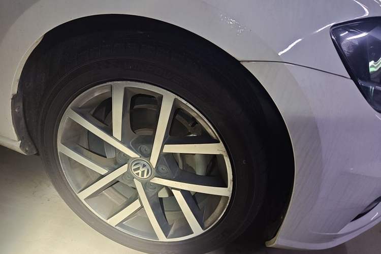Used Volkswagen Golf 2020 Zhiai Edition 280TSI DSG Comfort Model Right Front Wheel Hub