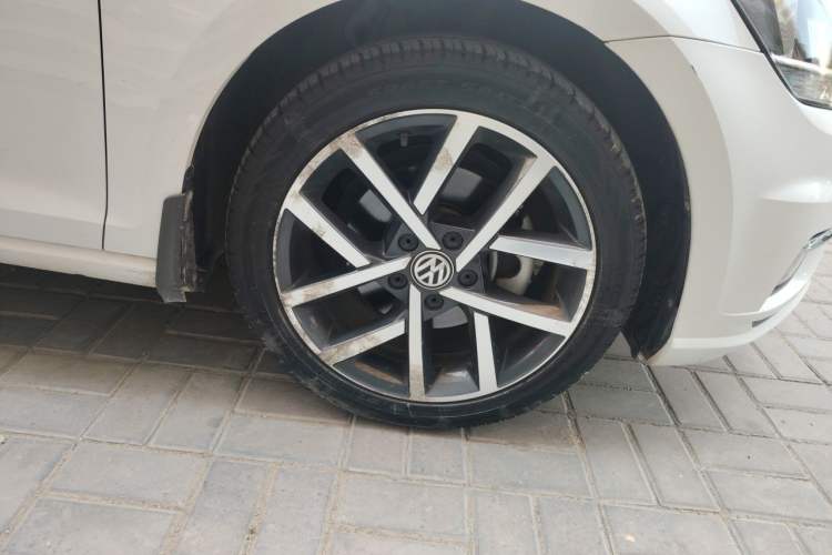 Used Volkswagen Golf 2020 Zhiai Edition 200TSI DSG Comfortable & Ambitious Version Right Front Wheel Hub