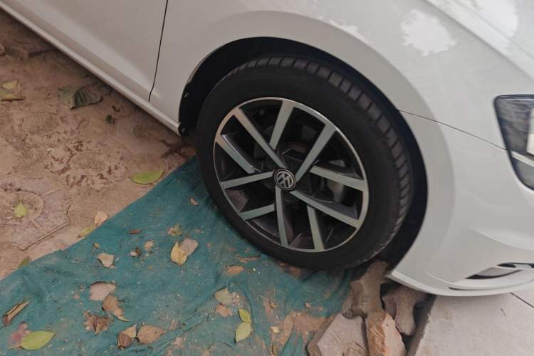 Used Volkswagen Golf 2020 280TSI DSG Comfort Version Right Front Wheel Hub