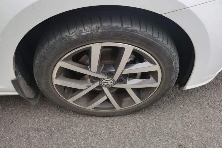 Used Volkswagen Golf 2020 200TSI DSG Comfortable and Ambitious Edition Right Front Wheel Hub