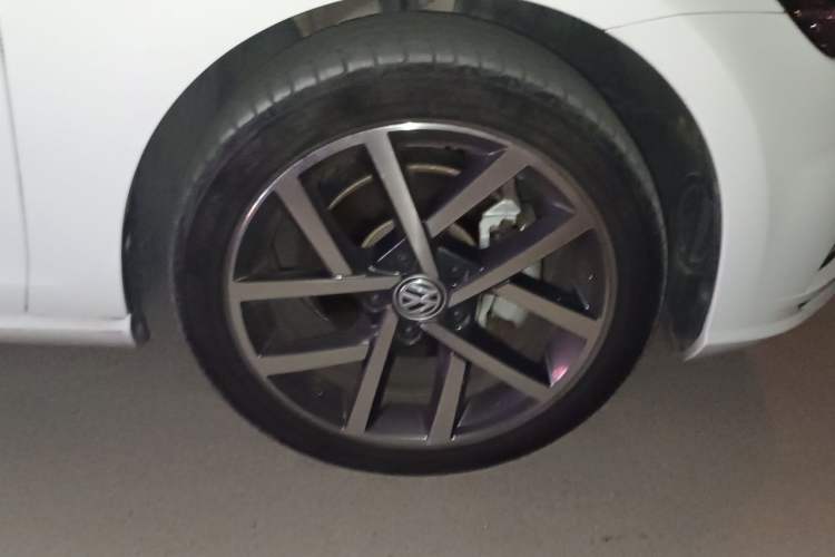 Used Volkswagen Golf 2020 Zhiai Edition 280TSI DSG Comfort Model Right Front Wheel Hub