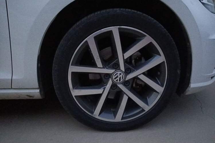 Used Volkswagen Golf 2020 280TSI DSG Comfort Version Right Front Wheel Hub