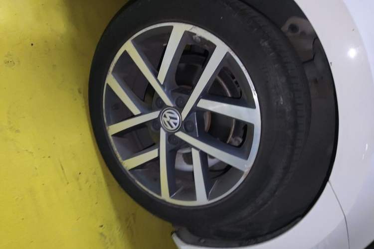 Used Volkswagen Golf 2020 Zhiai Edition 280TSI DSG Comfort Model Right Front Wheel Hub
