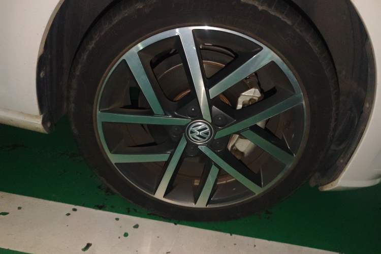 Used Volkswagen Golf 2020 Zhiai Edition 280TSI DSG Comfort Model Right Front Wheel Hub