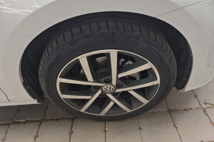 Used Volkswagen Golf 2020 Zhiai Edition 280TSI DSG Comfort Model Right Front Wheel Hub