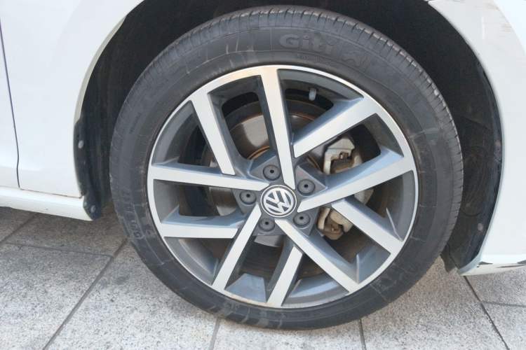 Used Volkswagen Golf 2020 200TSI DSG Comfortable and Ambitious Edition Right Front Wheel Hub