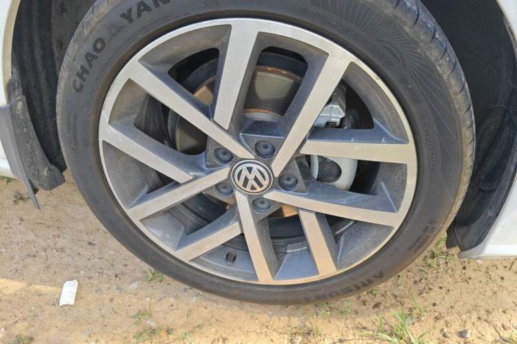 Used Volkswagen Golf 2020 Zhiai Edition 280TSI DSG Luxury Model Right Front Wheel Hub