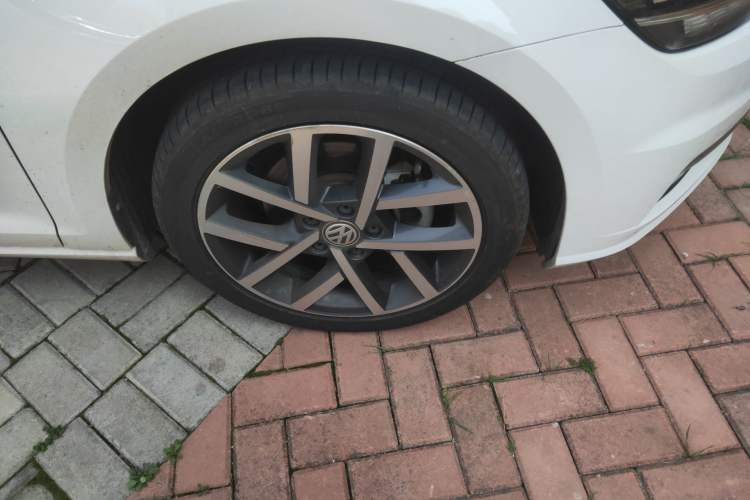 Used Volkswagen Golf 2020 Zhiai Edition 280TSI DSG Luxury Model Right Front Wheel Hub