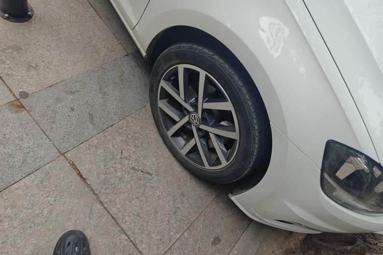 Used Volkswagen Golf 2020 Zhiai Edition 280TSI DSG Luxury Model Right Front Wheel Hub
