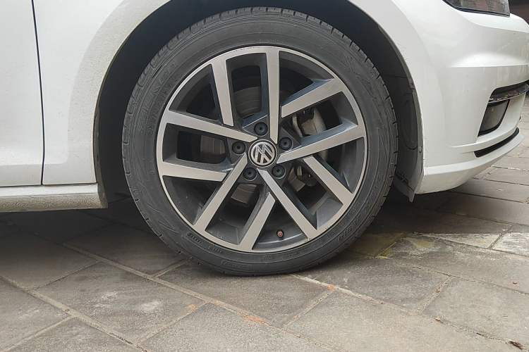 Used Volkswagen Golf 2020 280TSI DSG Luxury Edition Right Front Wheel Hub
