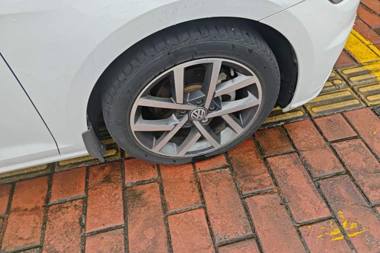 Used Volkswagen Golf 2020 Zhiai Edition 280TSI DSG Comfort Model Right Front Wheel Hub