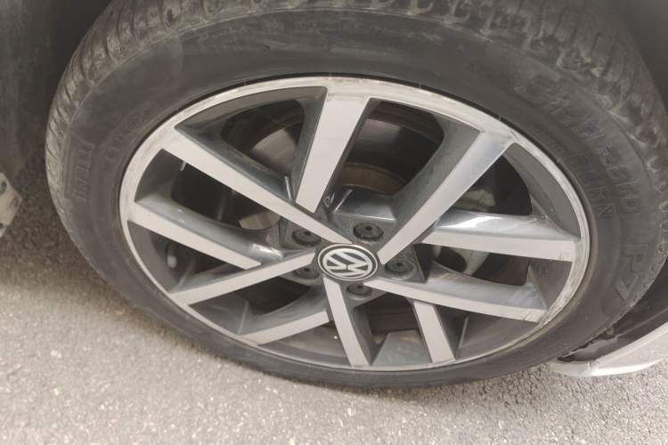 Used Volkswagen Golf 2020 200TSI DSG Comfortable and Ambitious Edition Right Front Wheel Hub
