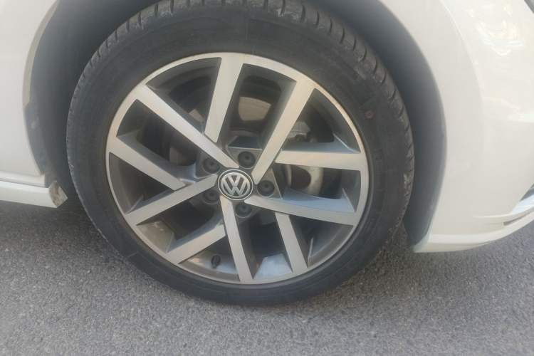 Used Volkswagen Golf 2020 280TSI DSG Luxury Edition Right Front Wheel Hub