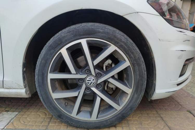 Used Volkswagen Golf 2020 Zhiai Edition 280TSI DSG Comfort Model Right Front Wheel Hub