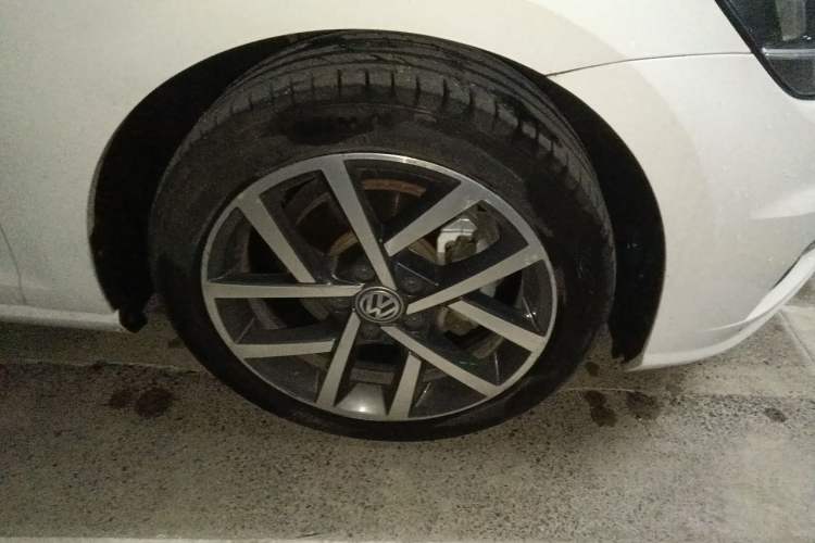 Used Volkswagen Golf 2020 Zhiai Edition 280TSI DSG Comfort Model Right Front Wheel Hub