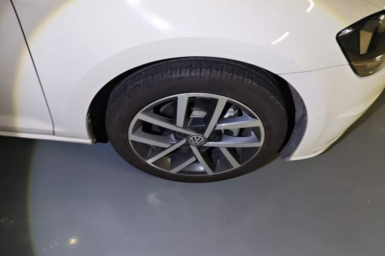 Used Volkswagen Golf 2020 Zhiai Edition 280TSI DSG Comfort Model Right Front Wheel Hub
