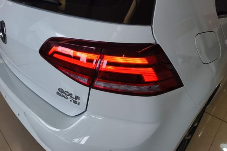 Used Volkswagen Golf 2020 Zhiai Edition 200TSI DSG Comfortable & Ambitious Version Right Rear Taillight