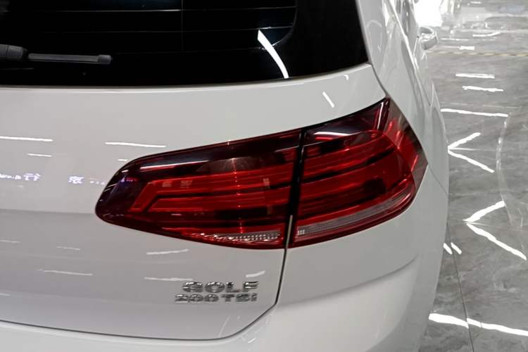Used Volkswagen Golf 2020 Zhiai Edition 200TSI DSG Comfortable & Ambitious Version Right Rear Taillight