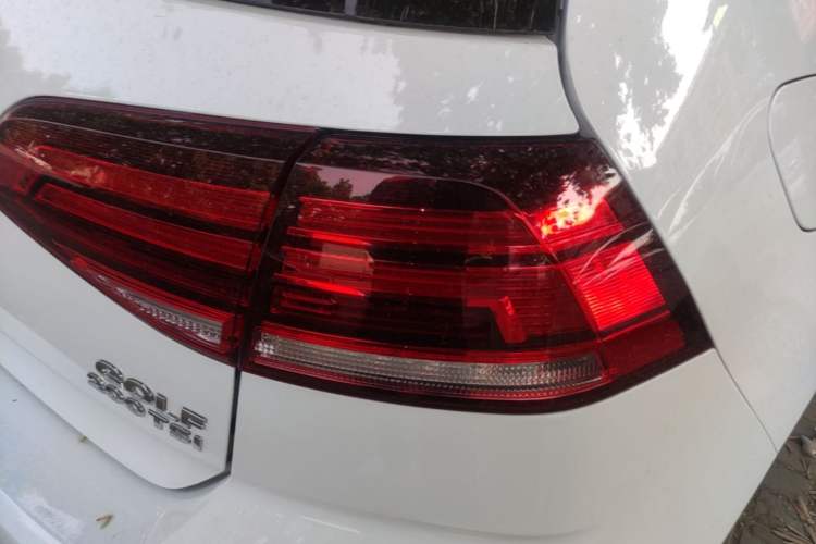 Used Volkswagen Golf 2020 Zhiai Edition 200TSI DSG Comfortable & Ambitious Version Right Rear Taillight
