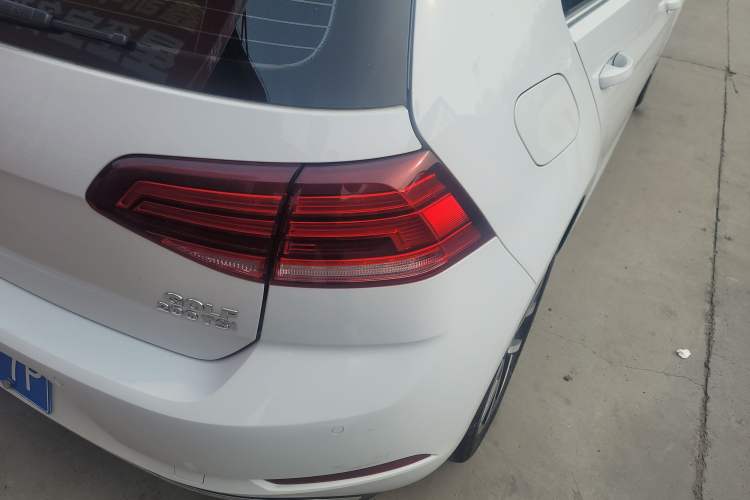 Used Volkswagen Golf 2020 Zhiai Edition 200TSI DSG Comfortable & Ambitious Version Right Rear Taillight