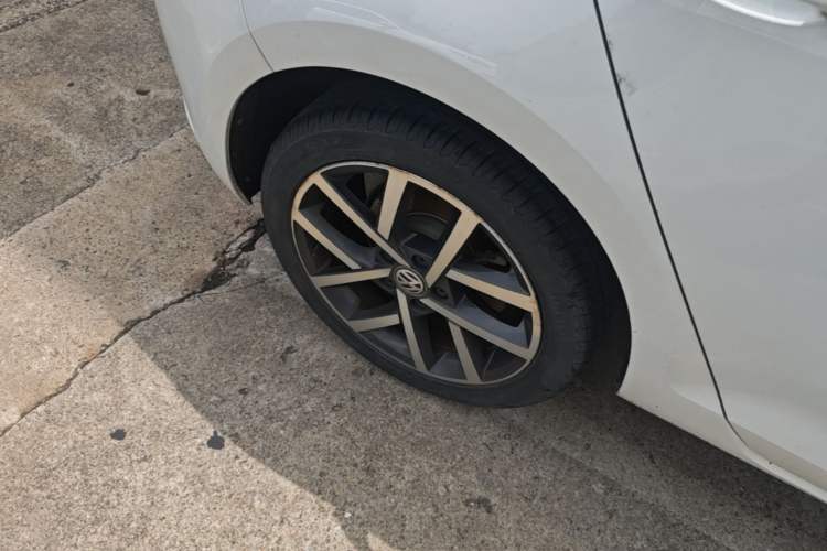 Used Volkswagen Golf 2020 Zhiai Edition 280TSI DSG Comfort Model Right Rear Wheel Hub