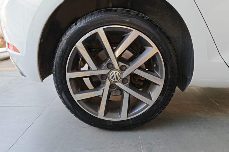 Used Volkswagen Golf 2020 280TSI DSG Comfort Version Right Rear Wheel Hub