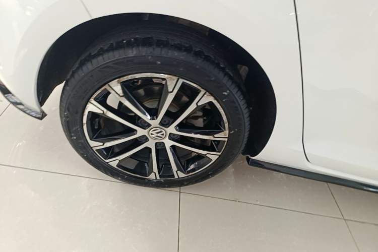 Used Volkswagen Golf 2020 Charming Edition 280TSI DSG R-Line Right Rear Wheel Hub